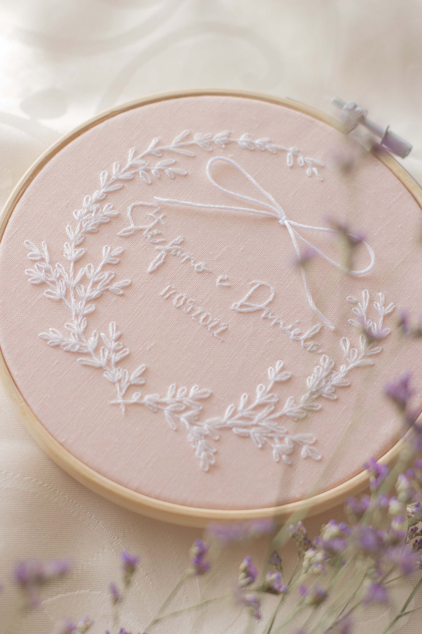 Porta fedi personalizzato Regalo nozze personalizzato Porta fedi ricamato Regalo per gli sposi personalizzato Porta fedi rosa e bianco