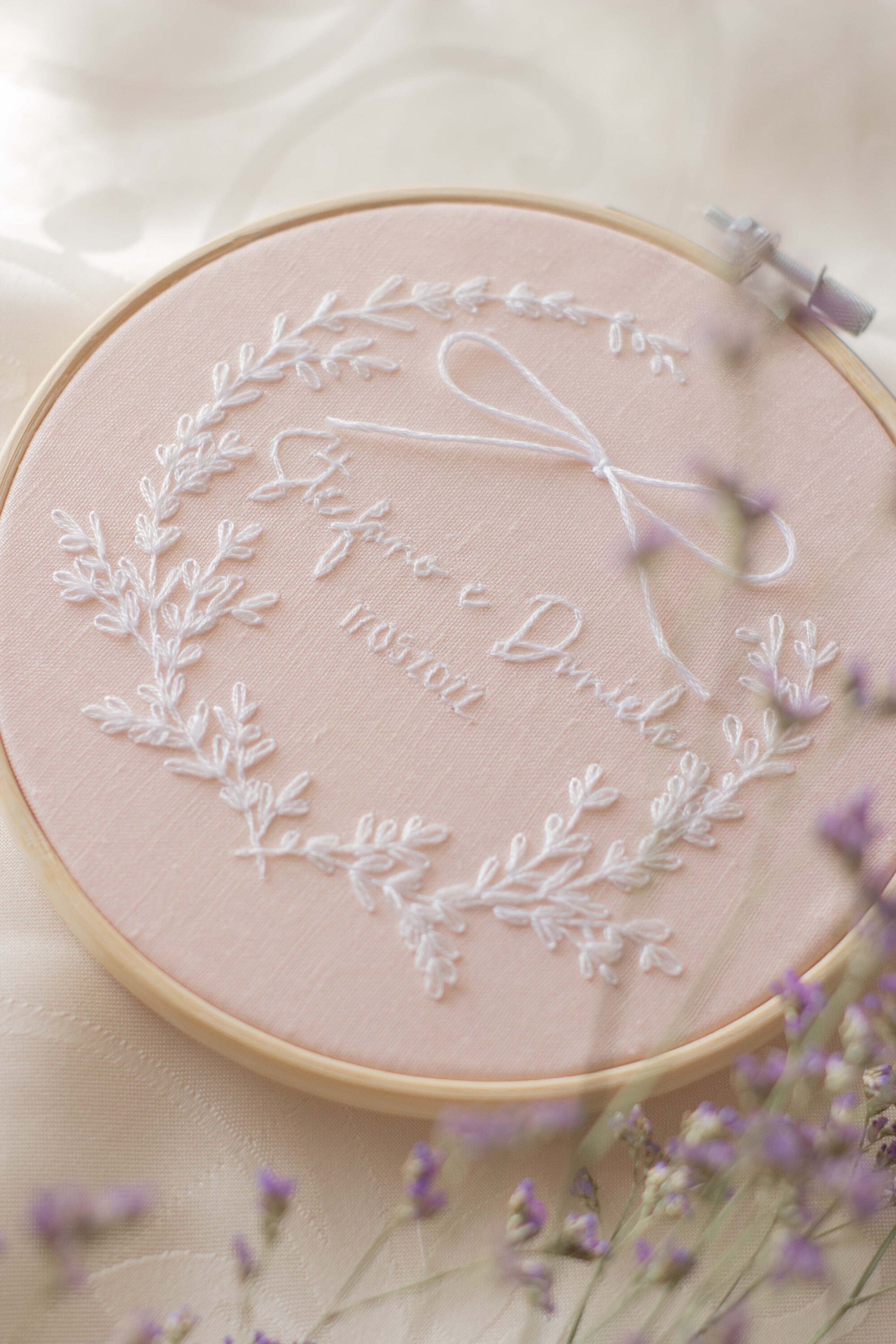 Porta fedi personalizzato Regalo nozze personalizzato Porta fedi ricamato Regalo per gli sposi personalizzato Porta fedi rosa e bianco