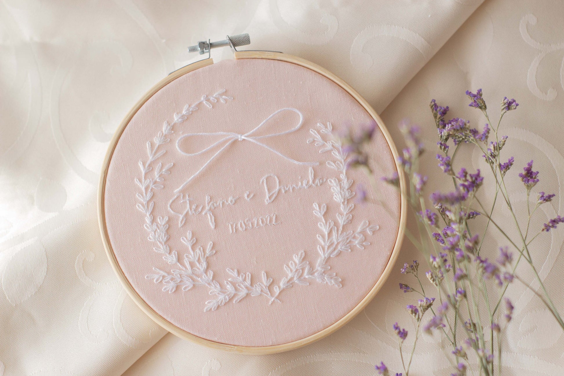 Porta fedi personalizzato Regalo nozze personalizzato Porta fedi ricamato Regalo per gli sposi personalizzato Porta fedi rosa e bianco