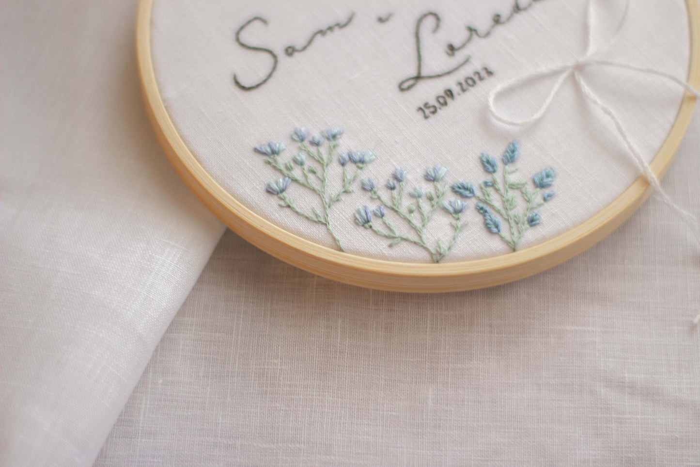 Porta fedi su telaio. Porta fedi personalizzabile. Porta fedi personalizzato. Porta fedi ricamato. Porta fedi alternativo. Porta fedi unico.