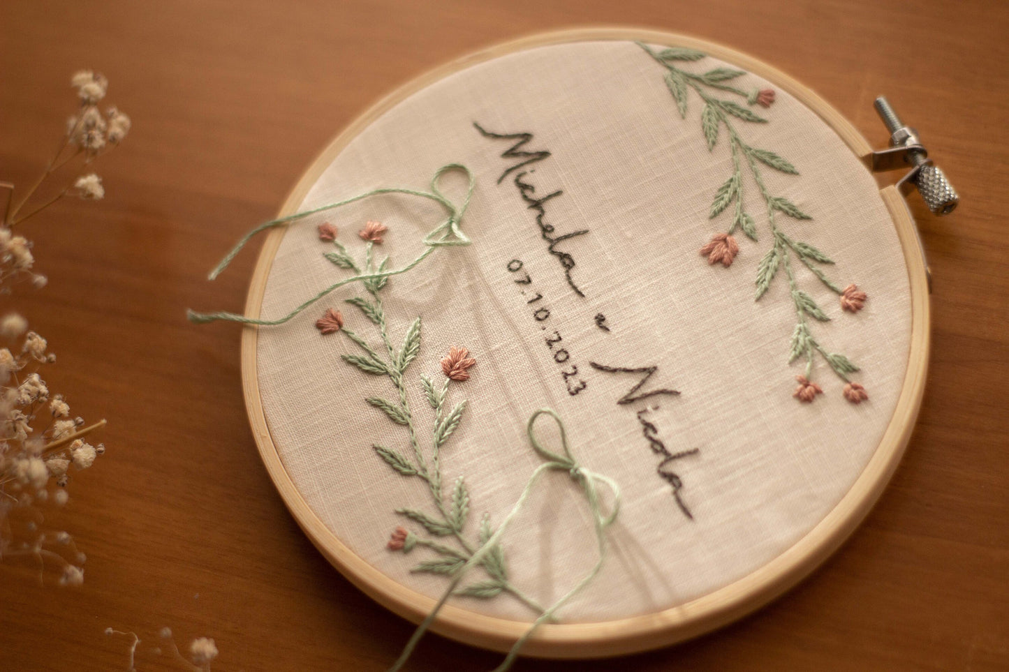 Porta fedi su telaio. Porta fedi personalizzabile. Porta fedi personalizzato. Porta fedi ricamato. Porta fedi alternativo. Porta fedi unico.