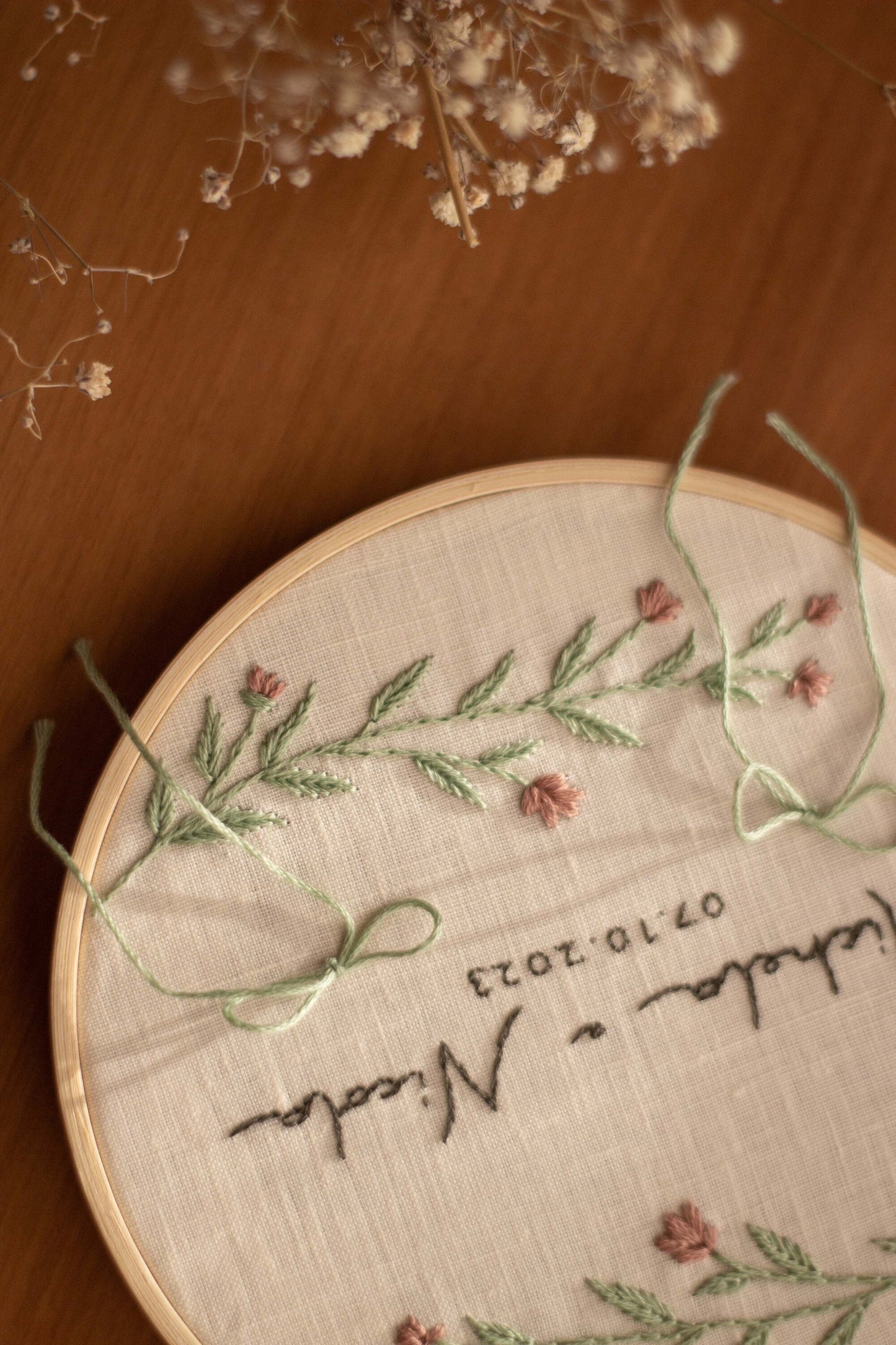 Porta fedi su telaio. Porta fedi personalizzabile. Porta fedi personalizzato. Porta fedi ricamato. Porta fedi alternativo. Porta fedi unico.