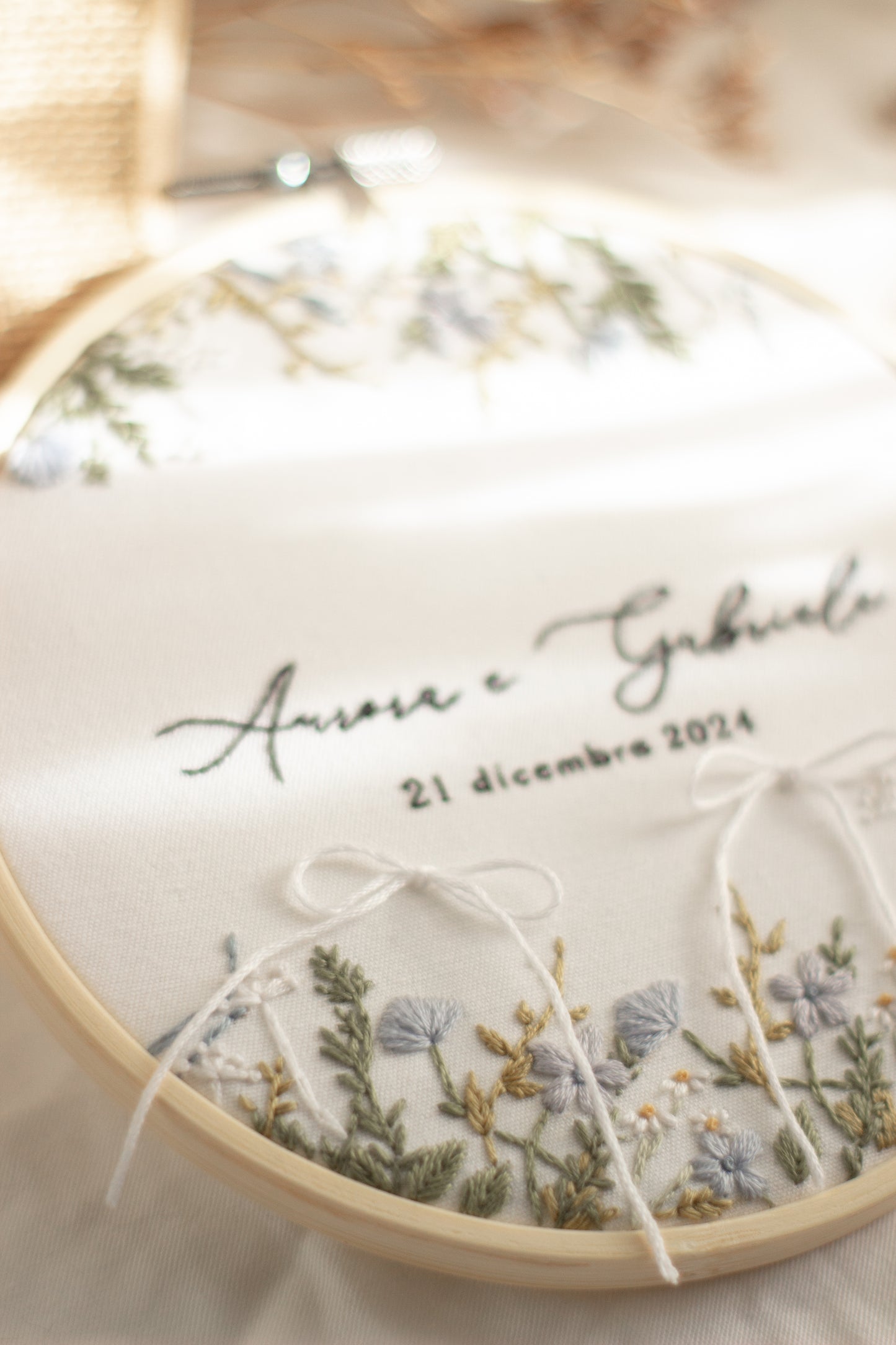 Portafedi personalizzato ricamato a mano per un matrimonio originale | Adriano e Anna