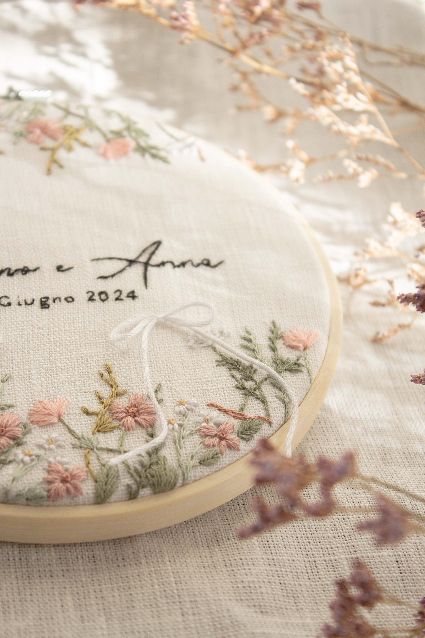 Porta fedi personalizzato Regalo nozze personalizzato Porta fedi ricamato Regalo per gli sposi personalizzato Porta fedi fiori di campo rosa