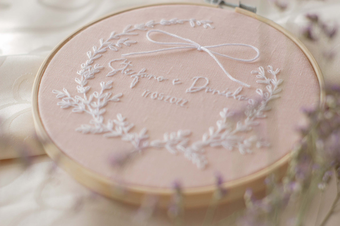 Porta fedi personalizzato Regalo nozze personalizzato Porta fedi ricamato Regalo per gli sposi personalizzato Porta fedi rosa e bianco