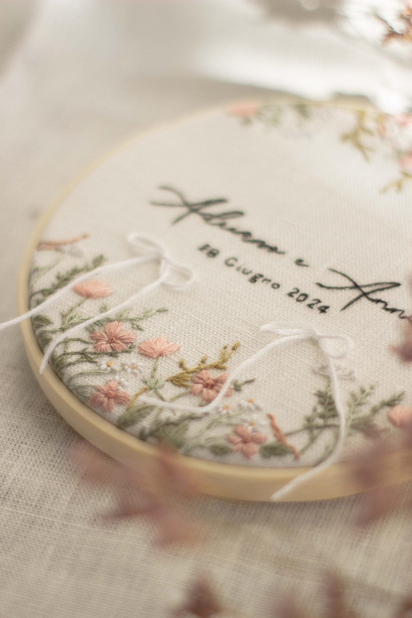 Porta fedi personalizzato Regalo nozze personalizzato Porta fedi ricamato Regalo per gli sposi personalizzato Porta fedi fiori di campo rosa