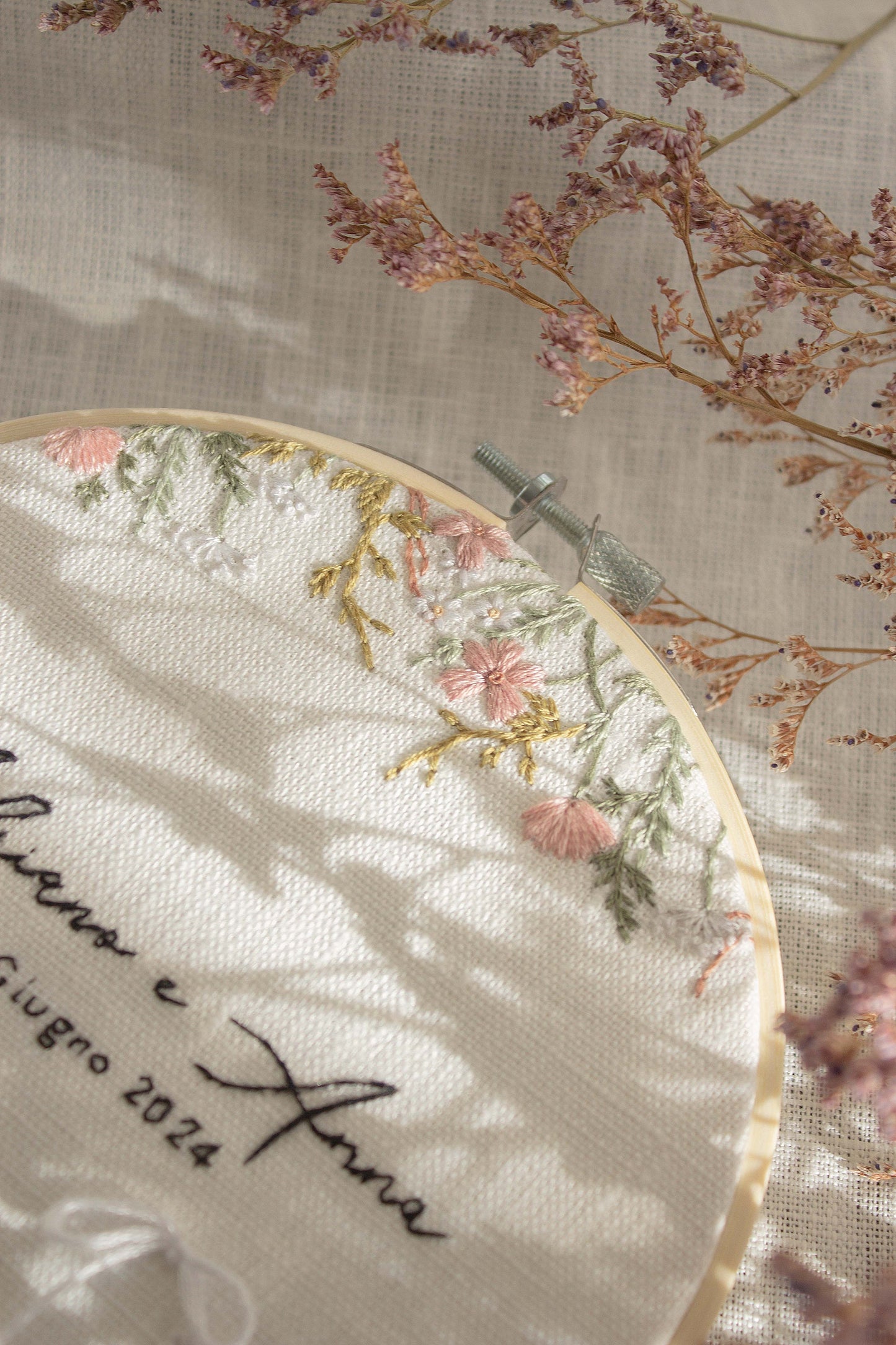 Porta fedi personalizzato Regalo nozze personalizzato Porta fedi ricamato Regalo per gli sposi personalizzato Porta fedi fiori di campo rosa