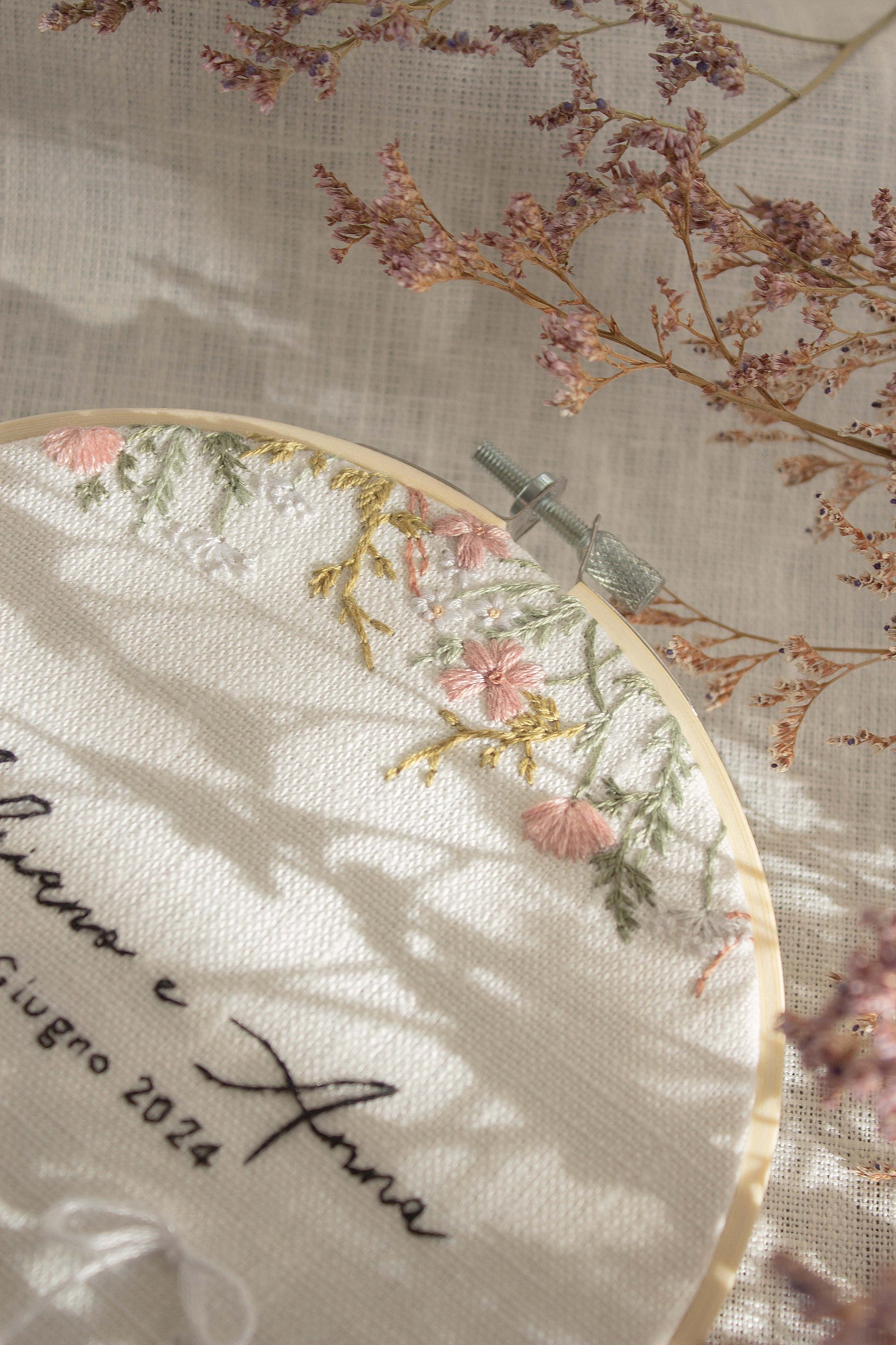 Porta fedi personalizzato Regalo nozze personalizzato Porta fedi ricamato Regalo per gli sposi personalizzato Porta fedi fiori di campo rosa