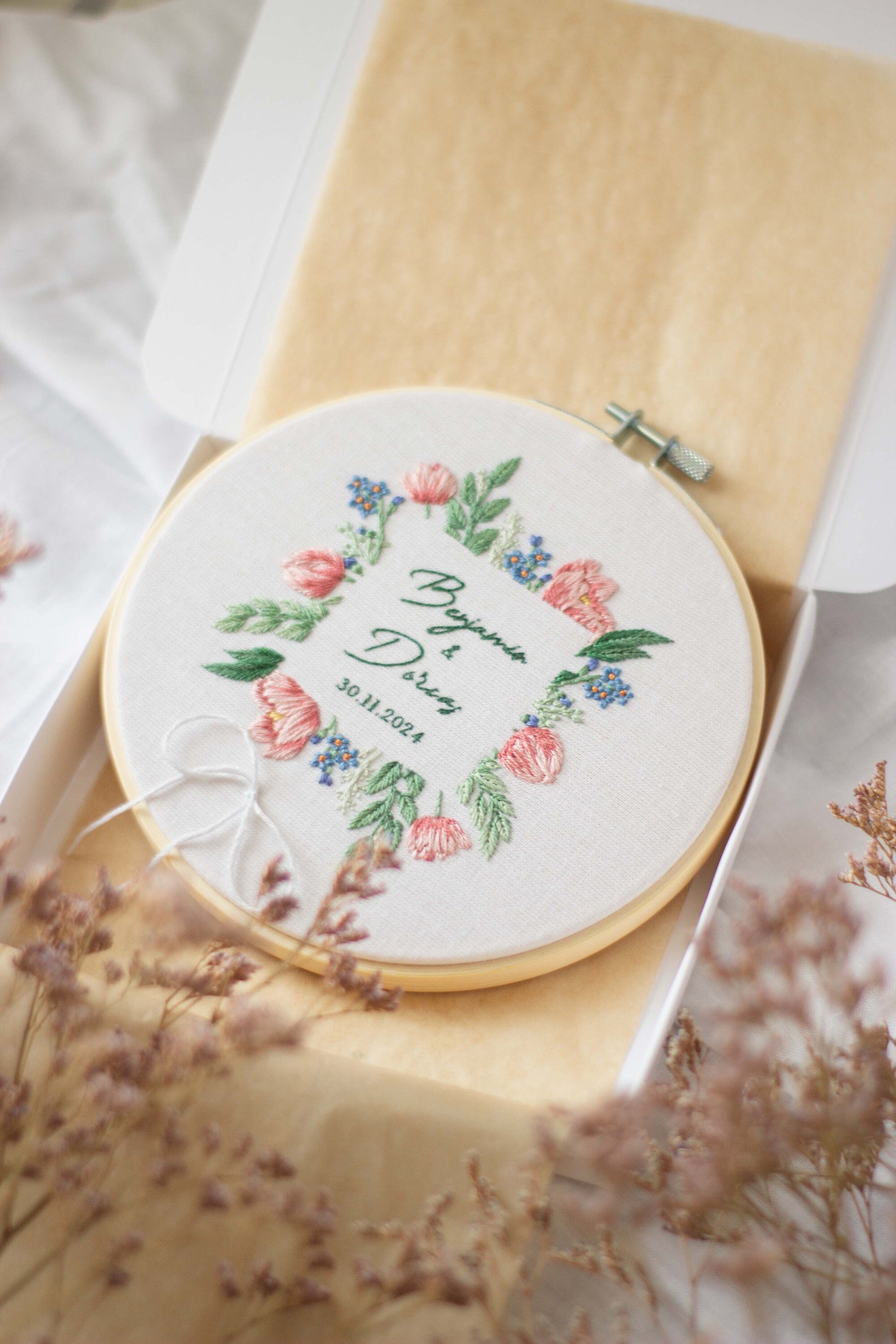 Porta fedi personalizzato Regalo nozze personalizzato Porta fedi ricamato Regalo per gli sposi personalizzato Porta fedi salvia con tulipani